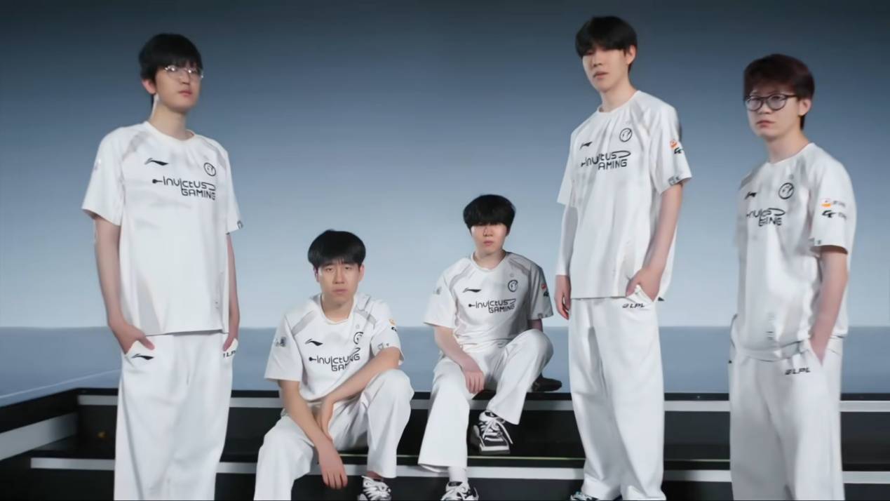 IG横扫EG，Elk操刀奇招英雄翻盘鏖战多局四强赛，点燃全场激情