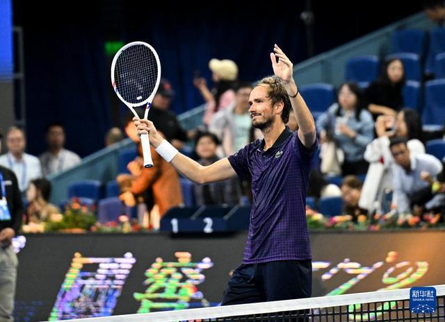 开云官网-西班牙网球队轻取欧洲网球队，梅德韦杰夫惊艳世界