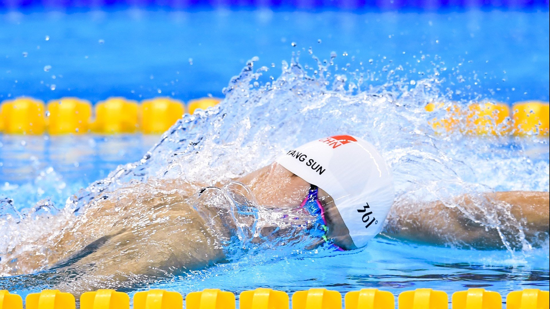 开云体育app-黄喜灿一锤定音闪耀全场！英格兰轻取黄潜，亚洲力量再成英超胜负手